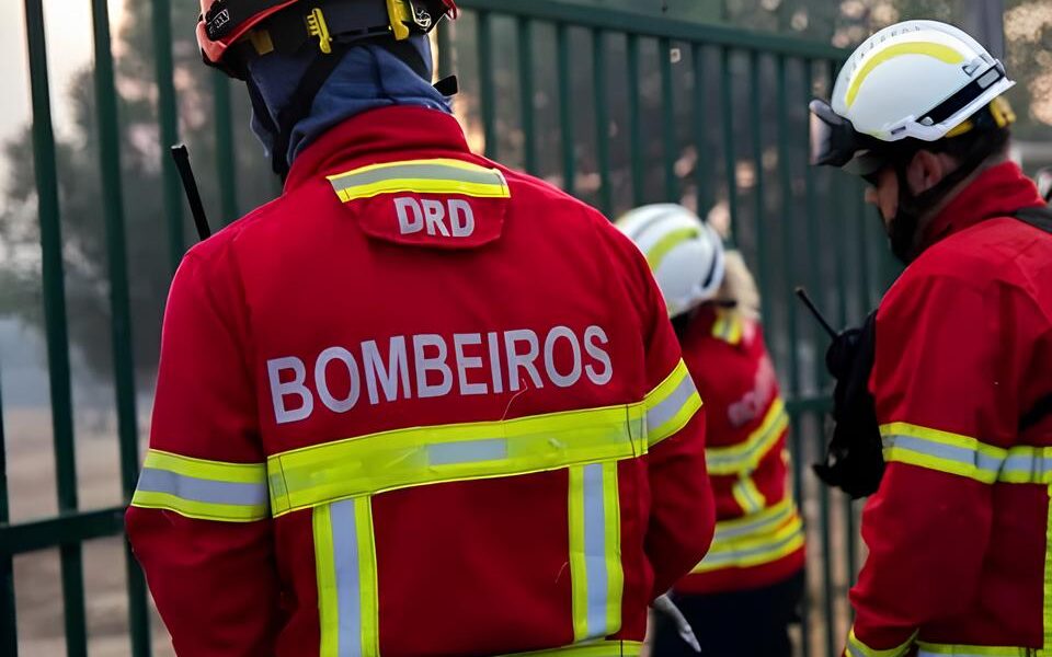 Como Conquistar uma das 230 Vagas de Soldado Auxiliar dos Bombeiros O Guia Completo para Mudar Sua Carreira e Transformar Sua Vida Como Conquistar uma das 230 Vagas de Soldado Auxiliar dos Bombeiros: O Guia Completo para Mudar Sua Carreira e Transformar Sua Vida