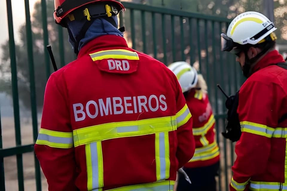 Como Conquistar uma das 230 Vagas de Soldado Auxiliar dos Bombeiros: O Guia Completo para Mudar Sua Carreira e Transformar Sua Vida 1 Como Conquistar uma das 230 Vagas de Soldado Auxiliar dos Bombeiros: O Guia Completo para Mudar Sua Carreira e Transformar Sua Vida