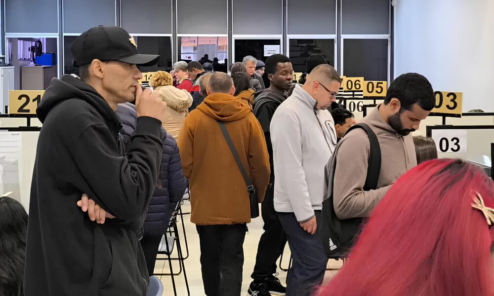 Como o Paran Est Transformando Vidas 800 Vagas de Emprego para Migrantes e Refugiados em Um Dia Especial Como o Paraná Está Transformando Vidas: 800 Vagas de Emprego para Migrantes e Refugiados em Um Dia Especial