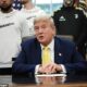 Donald Trump Broadie King e a Intrigante Dan a da Pol tica com o Esporte Um Caso de Camisetas Protestos e Decis es Controversas Donald Trump, Broadie King e a Intrigante Dança da Política com o Esporte: Um Caso de Camisetas, Protestos e Decisões Controversas