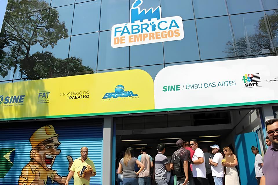 Fábrica de Empregos: A Porta de Entrada Para uma Nova Vida em Embu das Artes 1 F brica de Empregos A Porta de Entrada Para uma Nova Vida em Embu das Artes Fábrica de Empregos: A Porta de Entrada Para uma Nova Vida em Embu das Artes