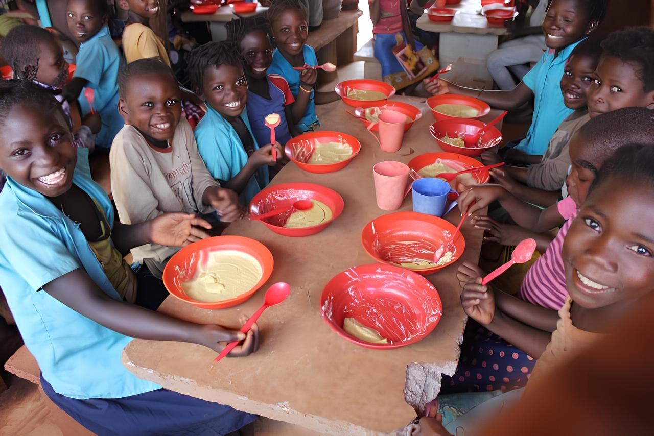 Moçambique em Movimento: Como o Lanche Escolar Está Transformando Vidas e Construindo um Futuro Melhor 1 Mo ambique em Movimento Como o Lanche Escolar Est Transformando Vidas e Construindo um Futuro Melhor Moçambique em Movimento: Como o Lanche Escolar Está Transformando Vidas e Construindo um Futuro Melhor