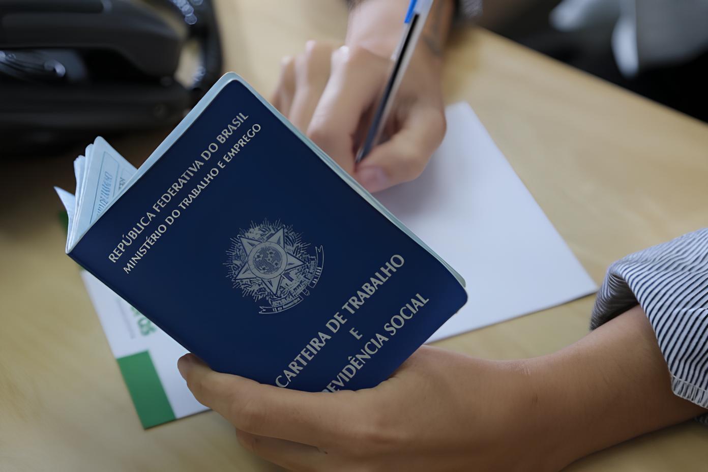 Santa Catarina em Movimento 8 Mil Vagas Abertas e a Batalha por Oportunidades no Mercado de Trabalho Santa Catarina em Movimento: 8 Mil Vagas Abertas e a Batalha por Oportunidades no Mercado de Trabalho