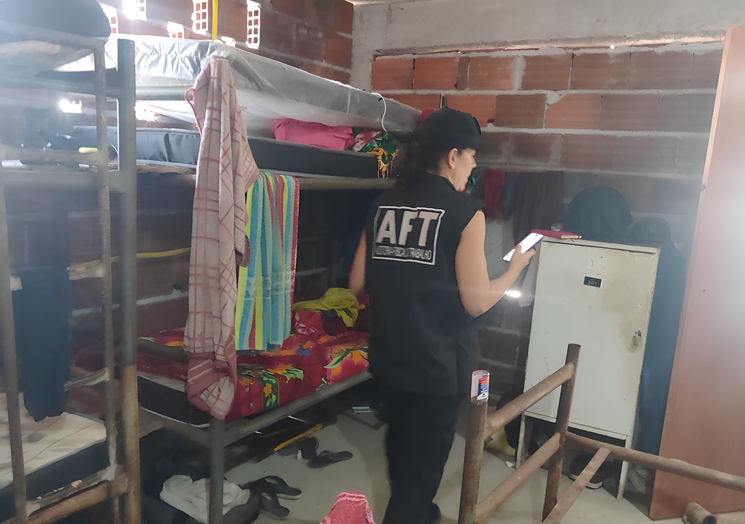 Trabalhadores Resgatados de Cativeiro Moderno: A Chocante Realidade da Escravidão no Século XXI na Construção Civil 1 Trabalhadores Resgatados de Cativeiro Moderno A Chocante Realidade da Escravid o no S culo XXI na Constru o Civil Trabalhadores Resgatados de Cativeiro Moderno: A Chocante Realidade da Escravidão no Século XXI na Construção Civil