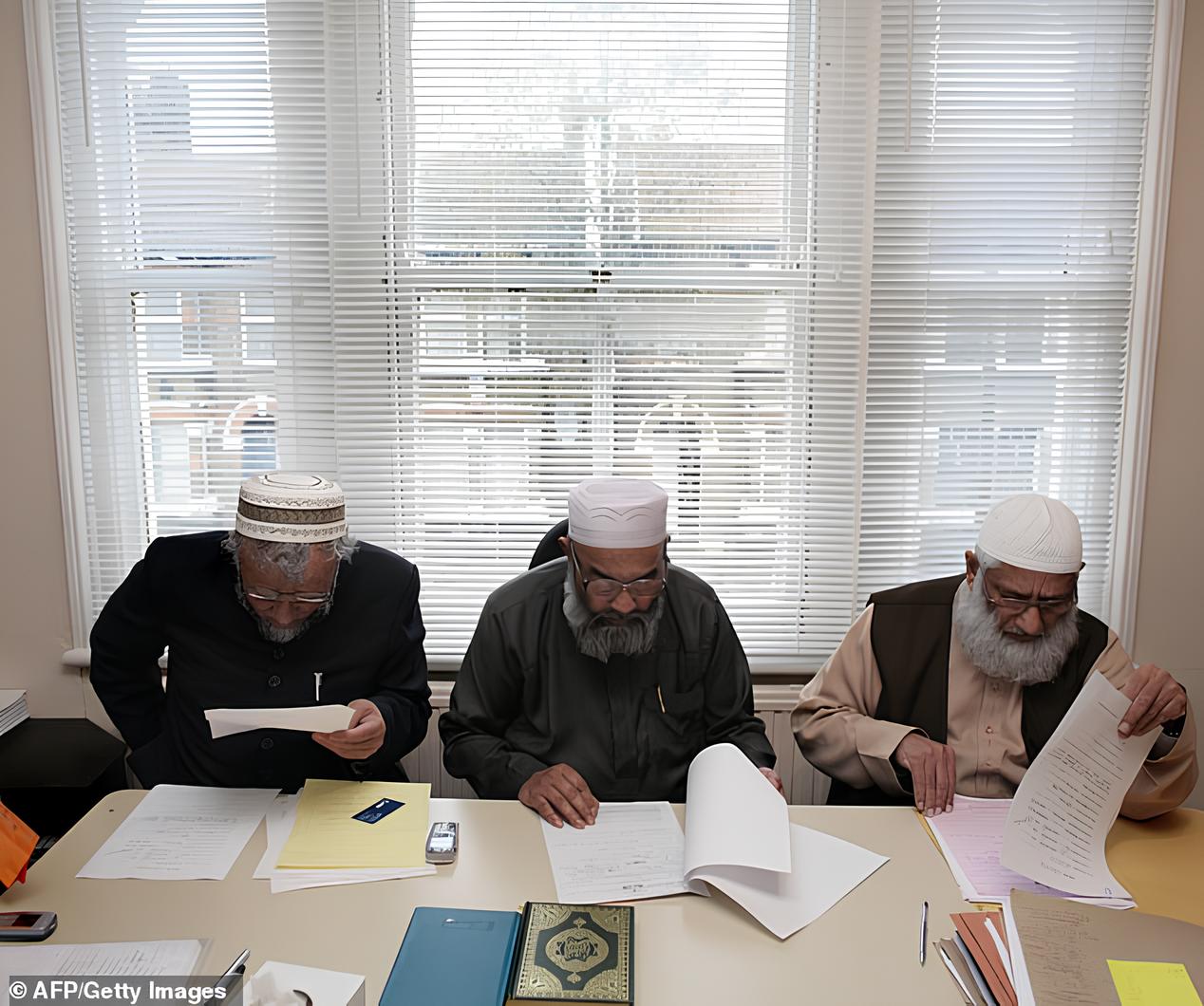 A Polêmica dos Tribunais da Sharia no Reino Unido: Um Caso de Justiça Paralela ou Intolerância? 1 A Pol mica dos Tribunais da Sharia no Reino Unido Um Caso de Justi a Paralela ou Intoler ncia A Polêmica dos Tribunais da Sharia no Reino Unido: Um Caso de Justiça Paralela ou Intolerância?