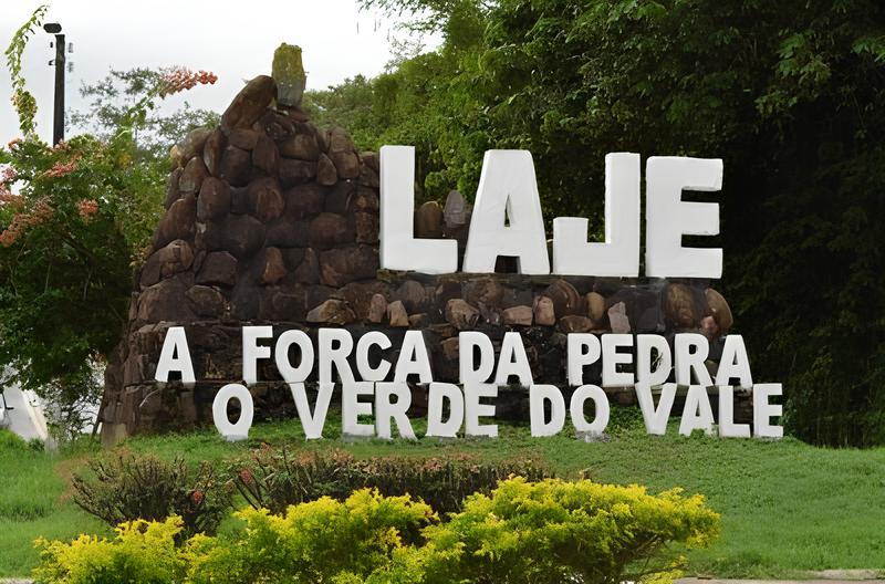 O Contraste de Laje Como um Pequeno Munic pio Encara o Dilema entre Empregos Formais e Depend ncia do Bolsa Fam lia O Contraste de Laje: Como um Pequeno Município Encara o Dilema entre Empregos Formais e Dependência do Bolsa Família