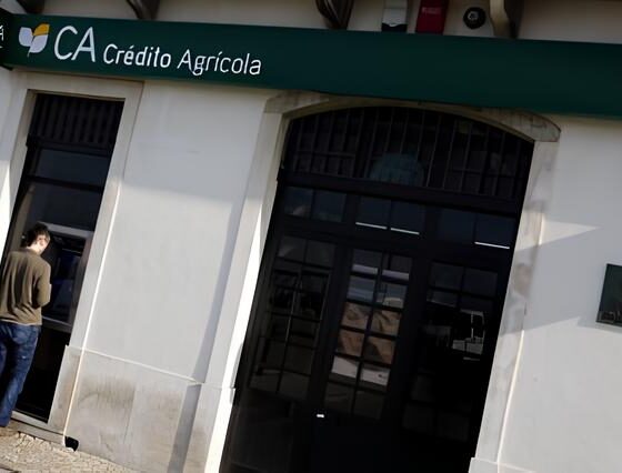 Quando Falsos Espelhos Enganam o Mercado A Hist ria de Uma Fraude Banc ria em Londres Quando Falsos Espelhos Enganam o Mercado: A História de Uma Fraude Bancária em Londres