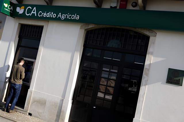 Quando Falsos Espelhos Enganam o Mercado A Hist ria de Uma Fraude Banc ria em Londres Quando Falsos Espelhos Enganam o Mercado: A História de Uma Fraude Bancária em Londres