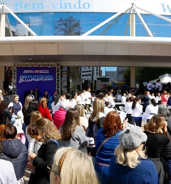 Blumenau se Torna o Epicentro da Oportunidade: Feirão de Empregos e Qualificação Profissional Reúne Mais de 2 Mil Vagas em Evento Transformador 2 Blumenau se Torna o Epicentro da Oportunidade Feir o de Empregos e Qualifica o Profissional Re ne Mais de 2 Mil Vagas em Evento Transformador Blumenau se Torna o Epicentro da Oportunidade: Feirão de Empregos e Qualificação Profissional Reúne Mais de 2 Mil Vagas em Evento Transformador