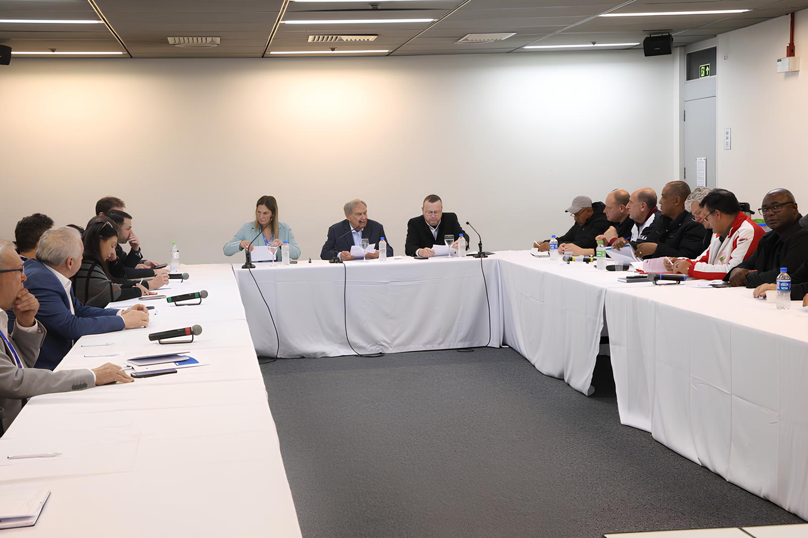 Como o Brasil Pode Proteger 140 Mil Empregos Ameaçados pelas Tarifas dos EUA: Um Pacto Inédito Entre Empresários e Trabalhadores 1 Como o Brasil Pode Proteger 140 Mil Empregos Amea ados pelas Tarifas dos EUA Um Pacto In dito Entre Empres rios e Trabalhadores Como o Brasil Pode Proteger 140 Mil Empregos Ameaçados pelas Tarifas dos EUA: Um Pacto Inédito Entre Empresários e Trabalhadores