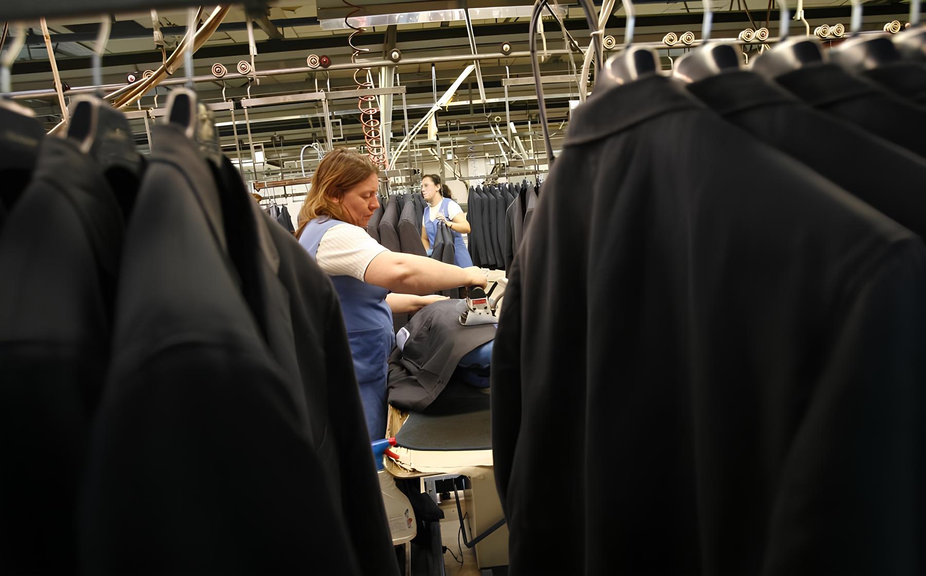 O Fardo da Precariedade em Portugal: Como Três Quartos dos Trabalhadores Temporários Sonham com um Futuro Permanente 1 O Fardo da Precariedade em Portugal Como Tr s Quartos dos Trabalhadores Tempor rios Sonham com um Futuro Permanente O Fardo da Precariedade em Portugal: Como Três Quartos dos Trabalhadores Temporários Sonham com um Futuro Permanente