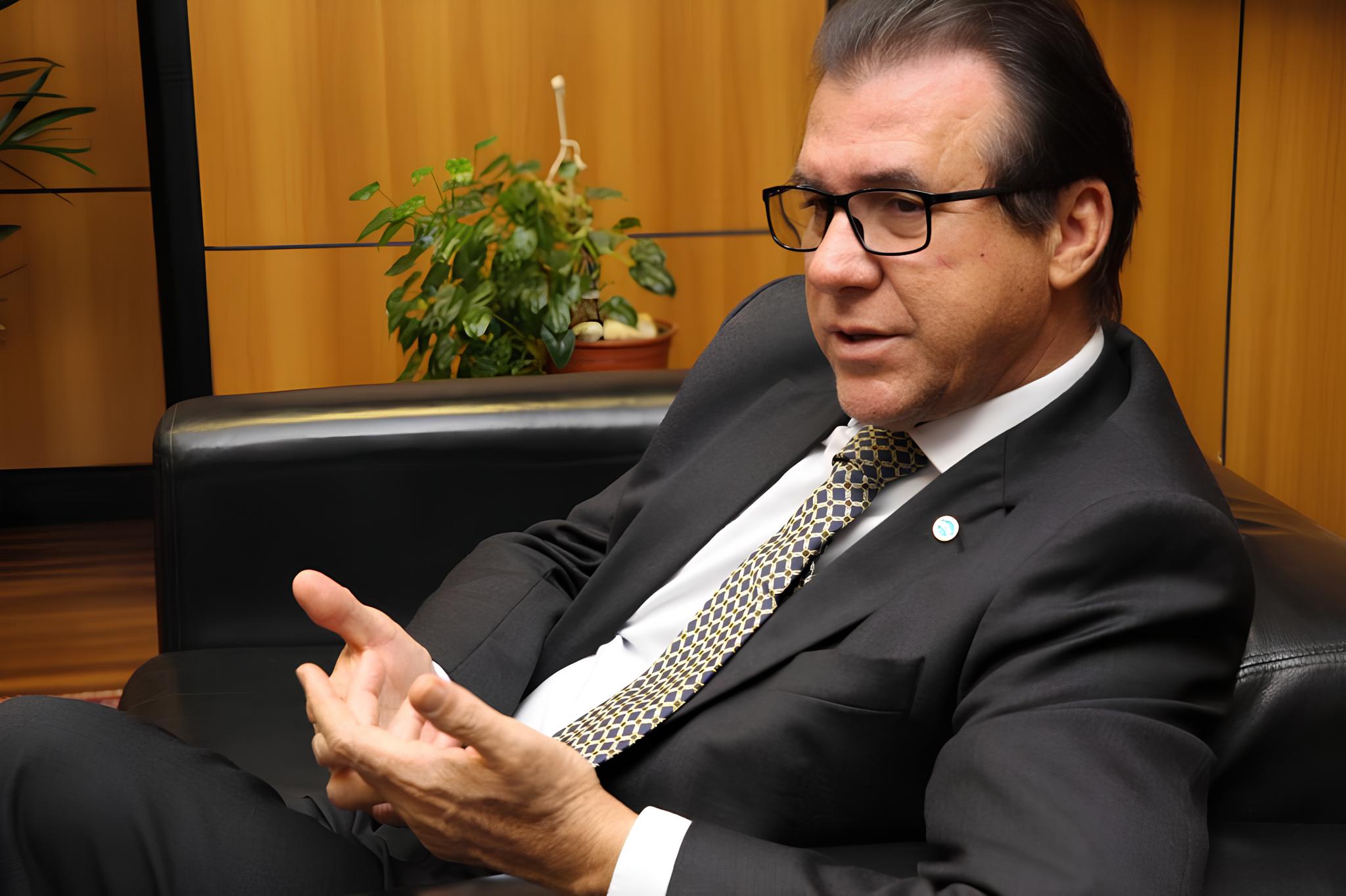 Tempestade Econômica: Como o Tarifaço Trump e a Alta da Selic Podem Redefinir o Futuro do Brasil 1 Tempestade Econ mica Como o Tarifa o Trump e a Alta da Selic Podem Redefinir o Futuro do Brasil Tempestade Econômica: Como o Tarifaço Trump e a Alta da Selic Podem Redefinir o Futuro do Brasil