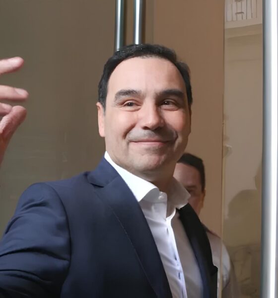 Gustavo Vald s e a Mensagem das Urnas A Humildade como Caminho para o Futuro da Argentina Gustavo Valdés e a Mensagem das Urnas: A Humildade como Caminho para o Futuro da Argentina